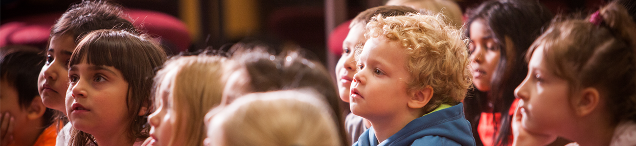 elementary students looking left 